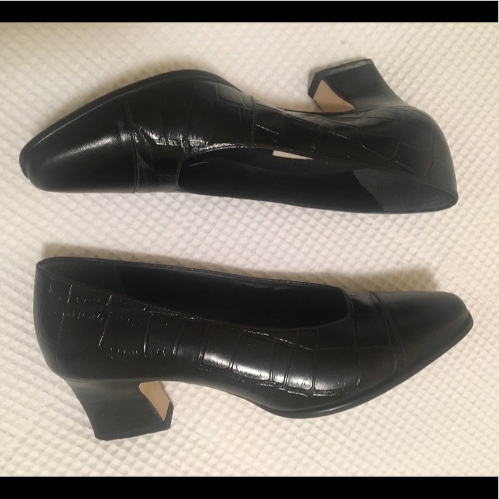 Bandolino Black Croc leather low heeled pumps
